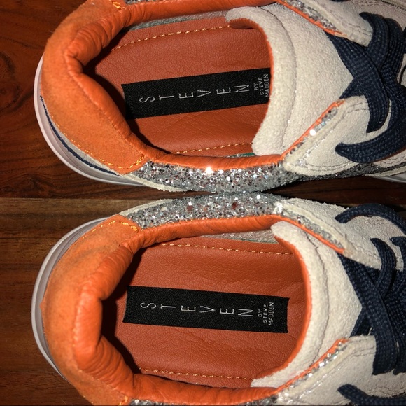 Steve Madden Suede Sneaker Size 6 - Picture 13 of 17